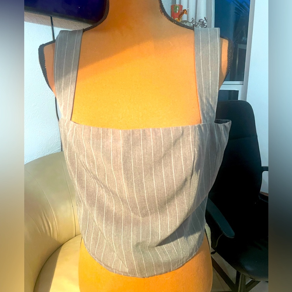 NWT Tiger Mist grey pinstripe crop top